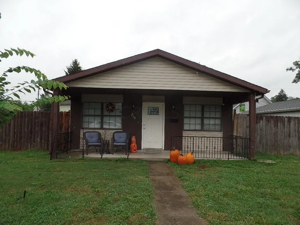 215 Essex St photo 1