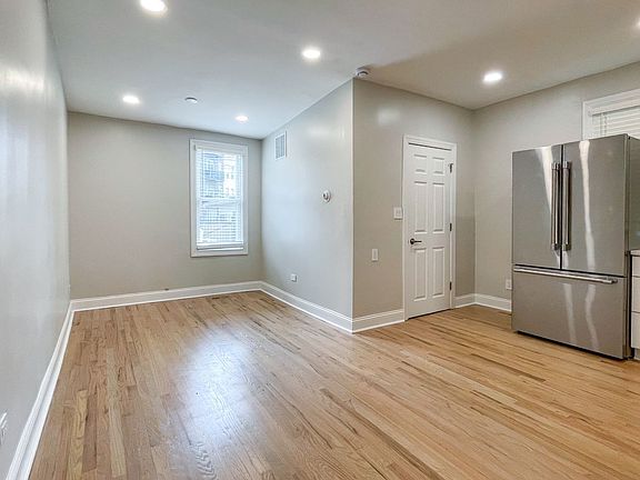 2nd image of 2936 N Hoyne Ave #1R