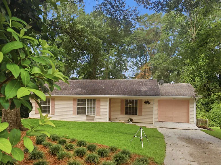 4800 Leah Ln — Photo 1