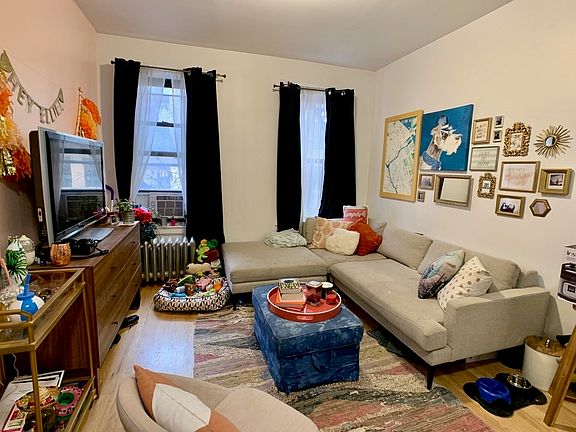 4th image of 405 W 45th St #2B1