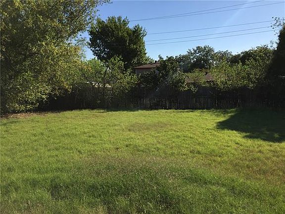 4th image of 5104 Holiday Ln