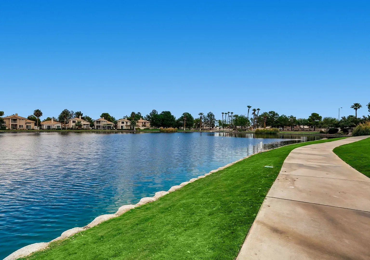 Stunning 3 Bed Home With Pool Located In Desert Shores! — Photo 4