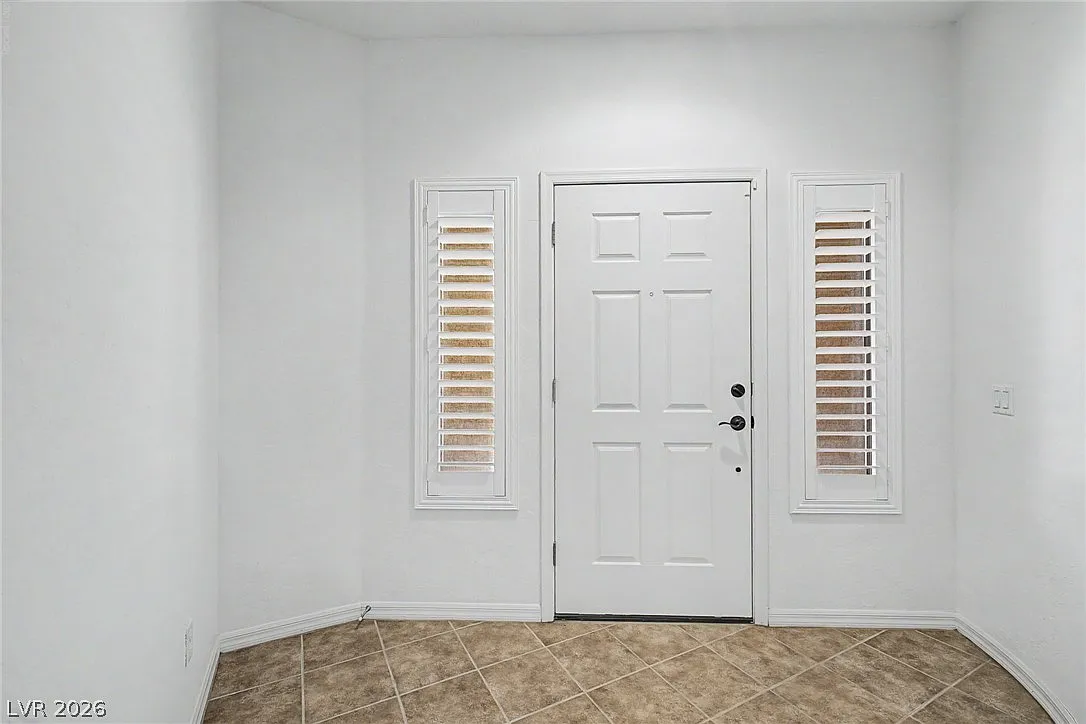 3 bed, 2.0 bath, 1726 sqft, $2,030 — Photo 3