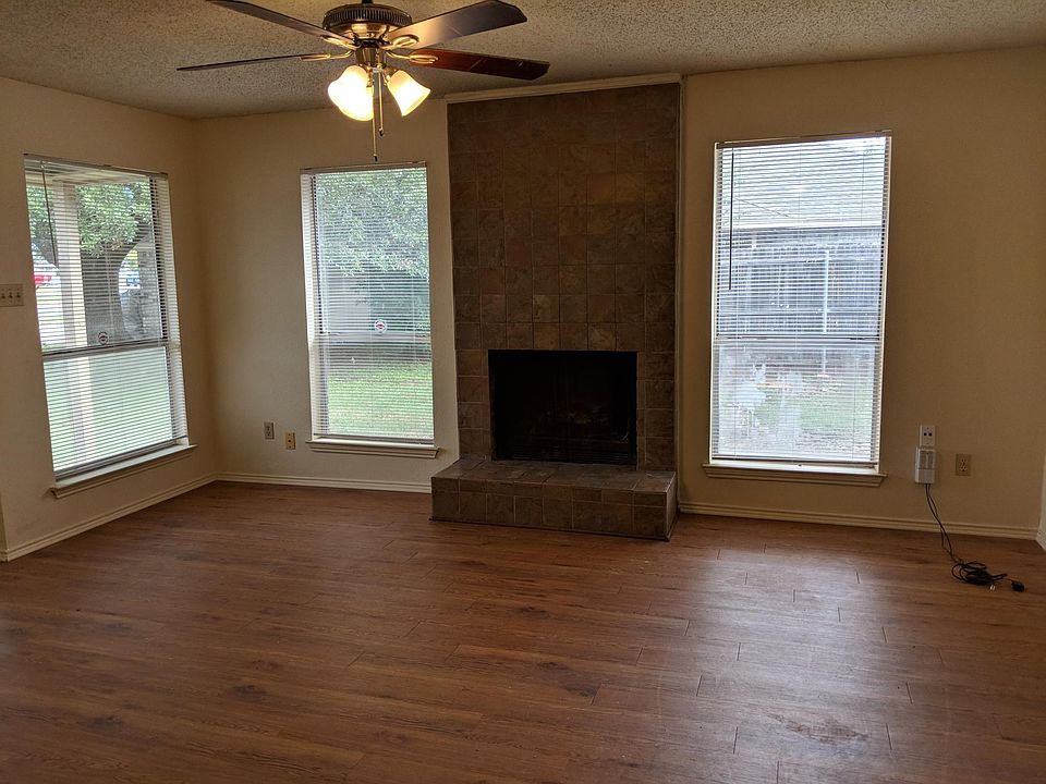 2nd image of 1037 Mitchell Ln