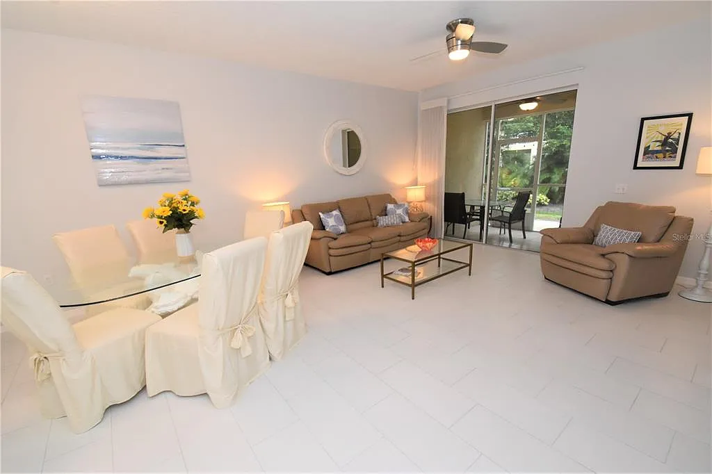 2 bed, 2.0 bath, 1068 sqft, $2,000 — Photo 4