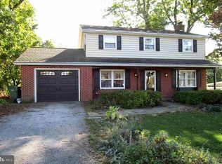 8 Hillside Dr, Jacobus, PA 17407