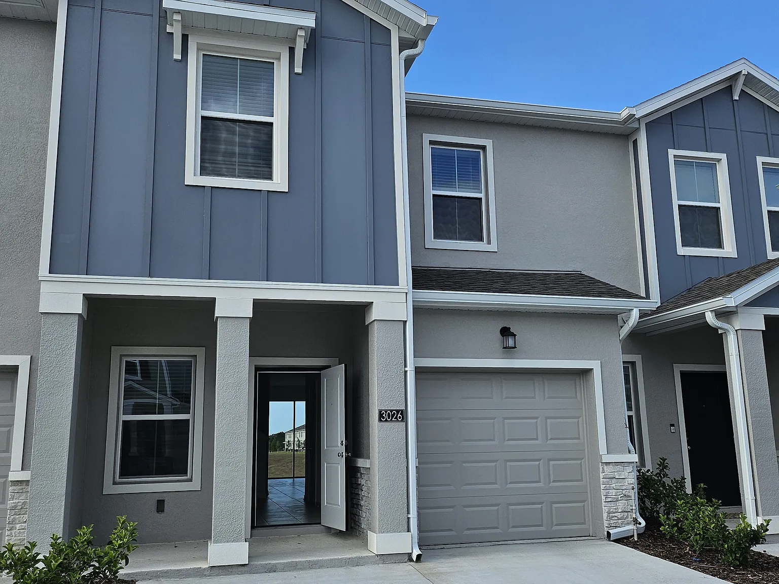 3 bed, 2.5 bath, 1840 sqft, $2,100 — Photo 1