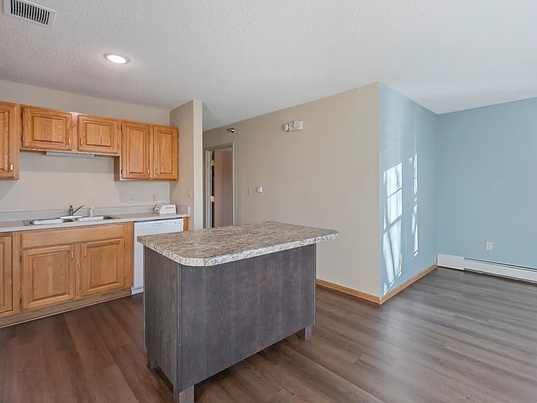 Kenyon Garden Apartments — Photo 29