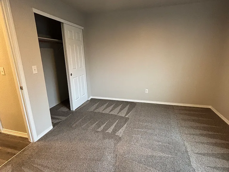 810 SE 9th St #810 — Photo 18