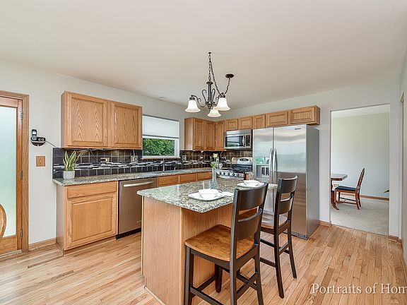 4th image of 1110 Shoreline Dr