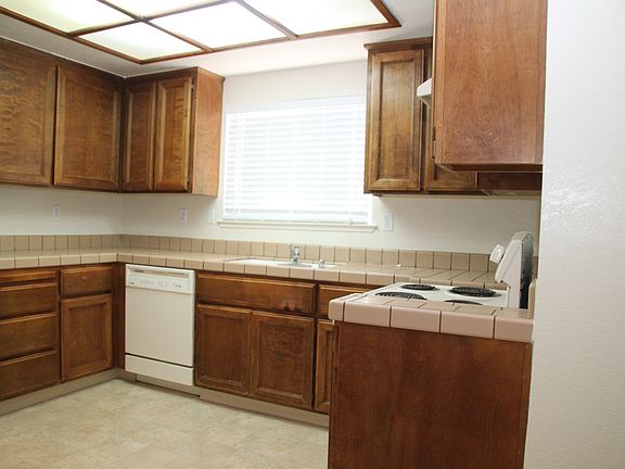3rd image of 2302 Vernon St