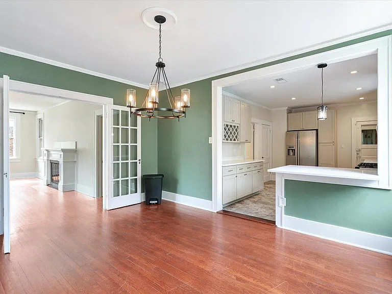 617 E 49th St — Photo 11
