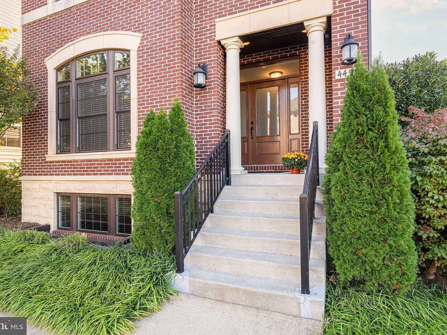 5 bed, 4.5 bath, 3897 sqft, $5,750 — Photo 3