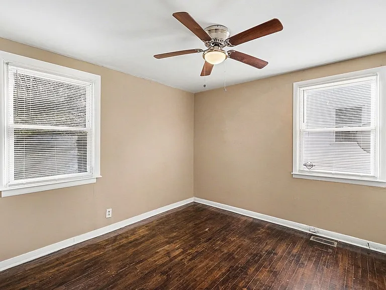 302 Sentinel Dr — Photo 15