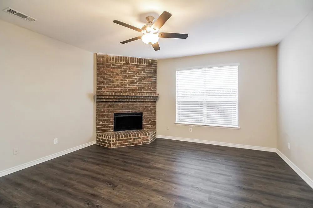 5 bed, 3.5 bath, 2857 sqft, $2,945 — Photo 4