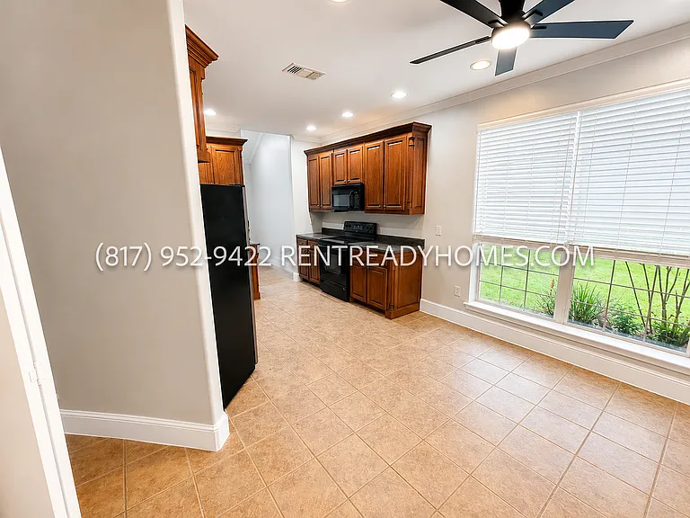 4901 Lakeside Dr — Photo 7