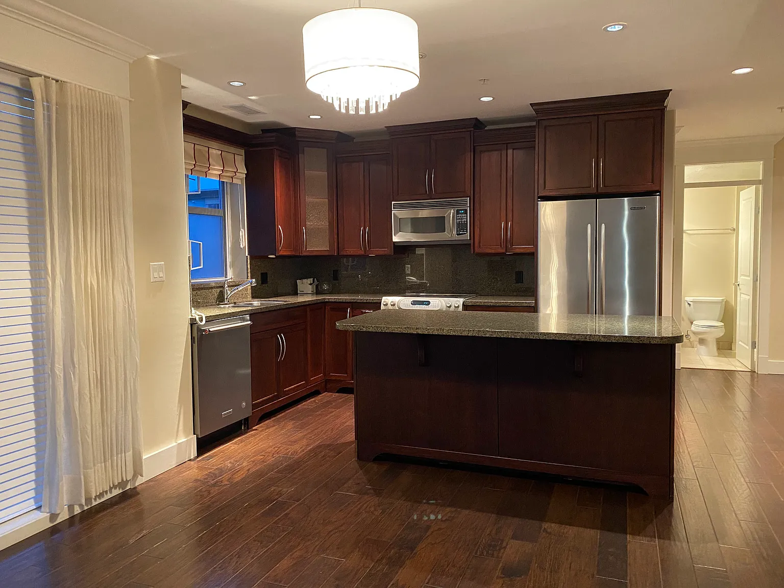 2 bed, 1120 sqft, $2,300 — Photo 3