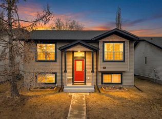 26 N McKinlay Cres, Lacombe, AB T4L2L4