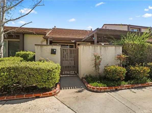 24662 Golfview Dr, Santa Clarita, CA 91355