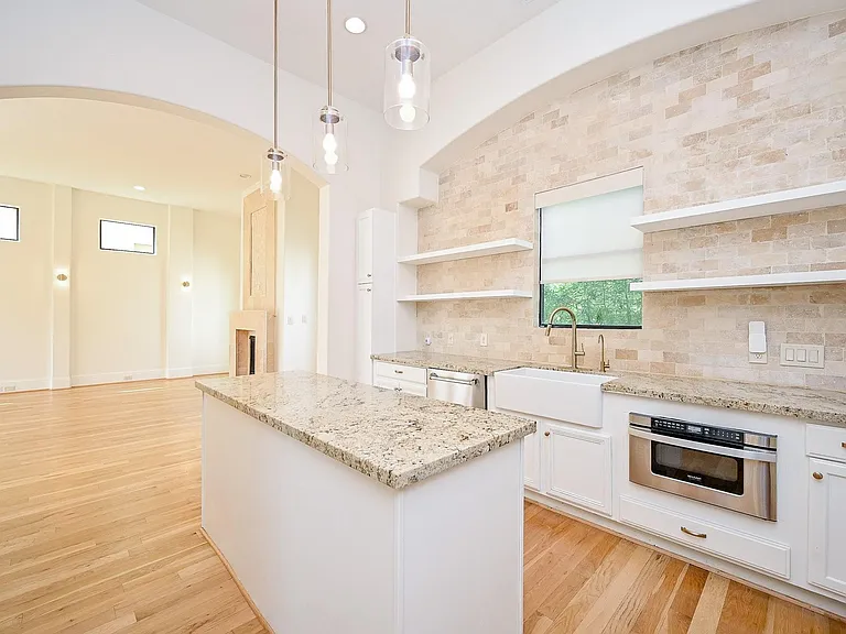 1825 W 24th St — Photo 5