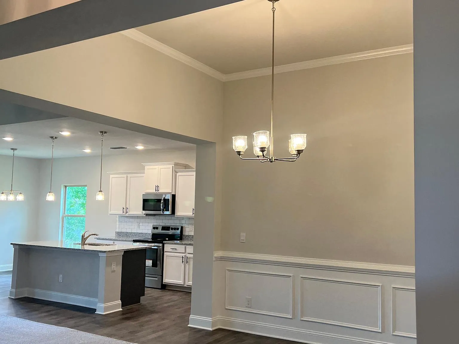 2220 Remington Dr — Photo 2