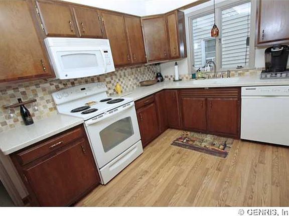 5th image of 134 Lettington Ave