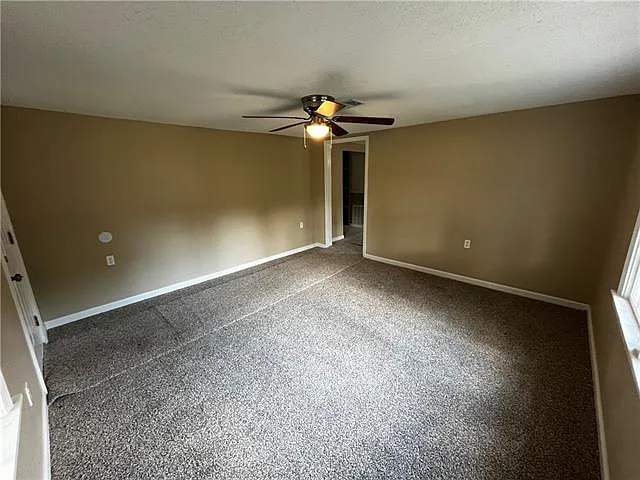 3 bed, 1.0 bath, 1120 sqft, $1,500 — Photo 3