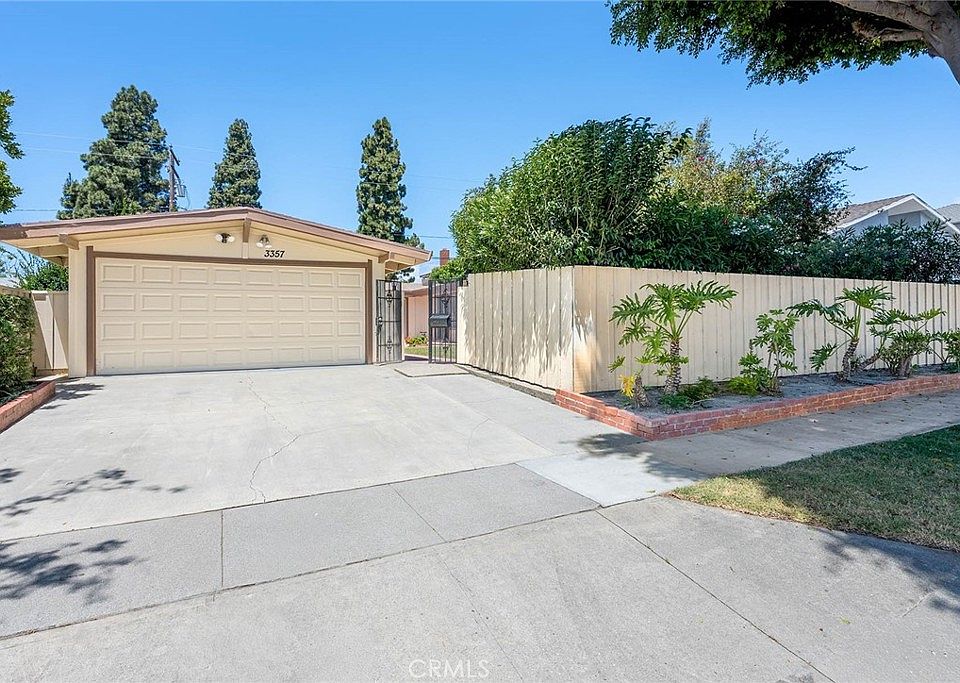 1st image of 3357 Roxanne Ave