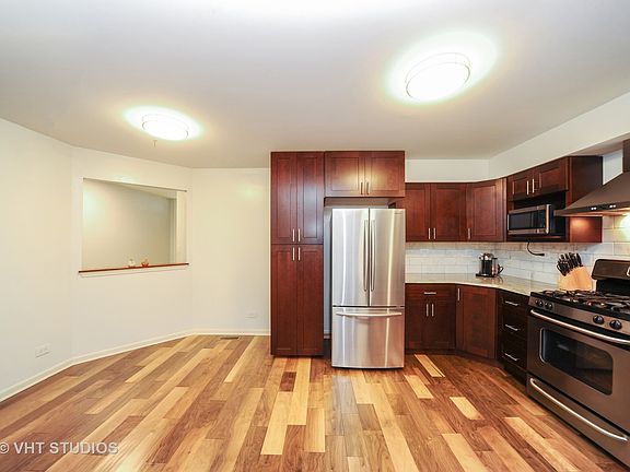 5th image of 656 Portage Ct
