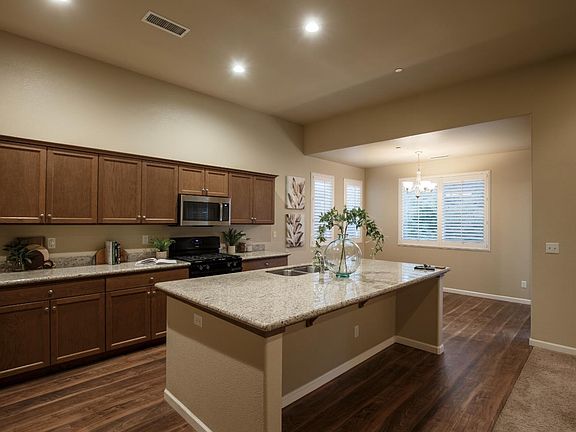 3rd image of 739 Hermosa Ave