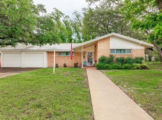 2013 S China St, Brady, TX 76825