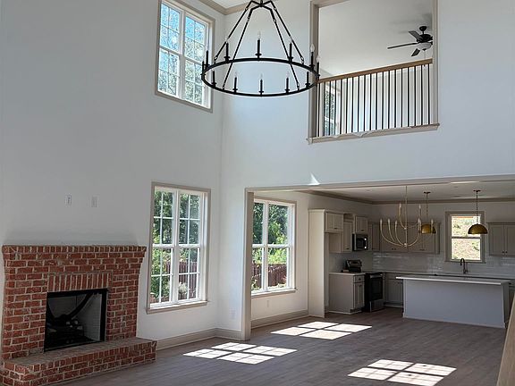 4th image of 1145 Oak Blvd