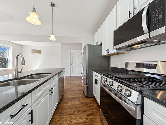 3rd image of 1523 N Wicker Park Ave APT 2