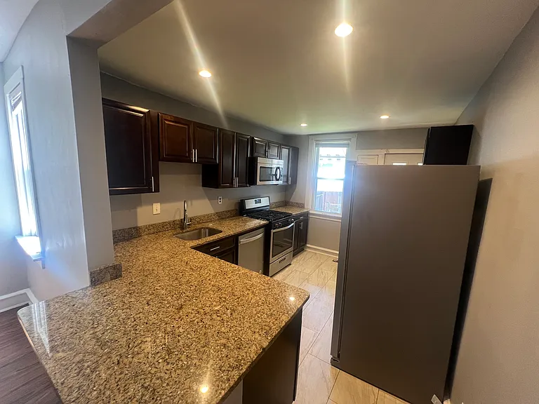 1310 N Scott St — Photo 2