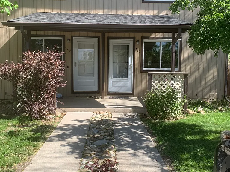 717 E Geneseo St — Photo 1
