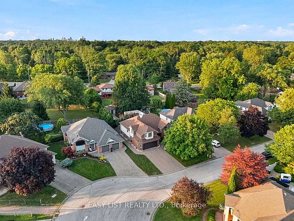 4th image of 5929 Rosewood Cres