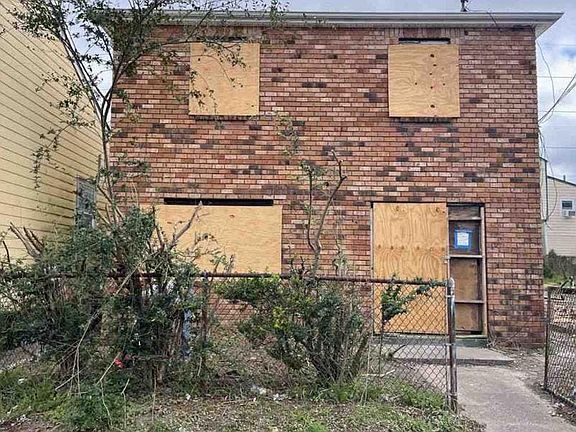 2nd image of 2321 Saint Andrew St