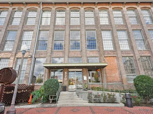 920 Poeyfarre St APT 360, New Orleans, LA 70130