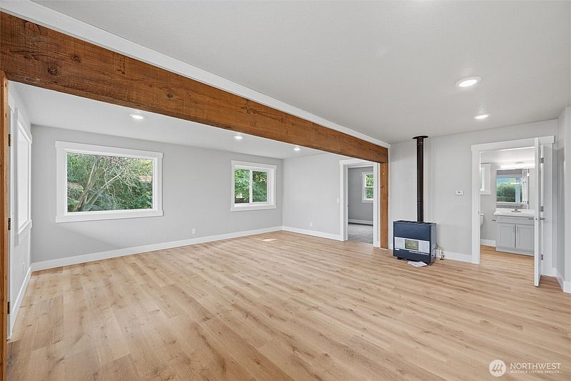 5th image of 811 Nooksack Avenue