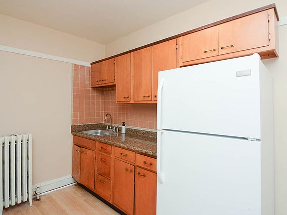 4th image of 6326 N Artesian Ave Unit 2R