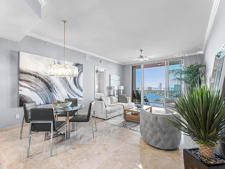 2640 Lake Shore Dr #2215 — Photo 7