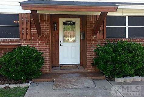 4th image of 208 SE Gardens Blvd