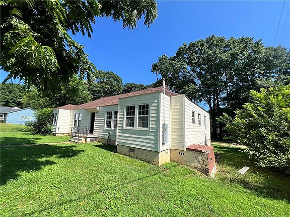 3rd image of 1241 Lyle Ave