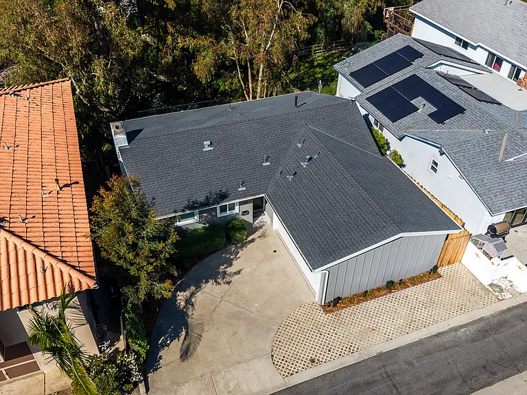 150 Loma Ln — Photo 41