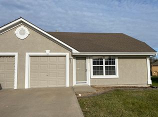 220 SW Chartwell Cir #220, Lees Summit, MO 64082