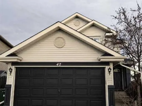 42 NW Somerside Pl SW, Calgary, AB T2Y 3V3