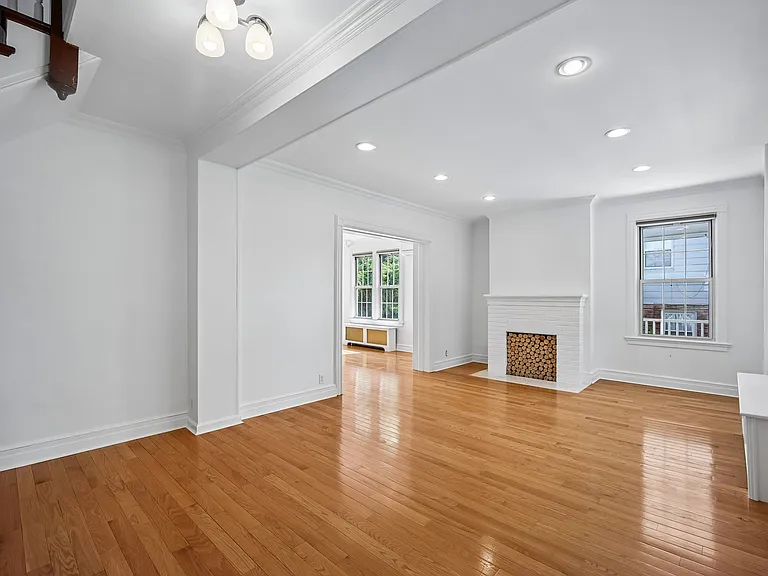 155 Sunset Ln — Photo 4