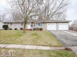 25 Robinwood Dr, Normal, IL 61761