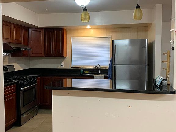 5th image of 264 Finley Ave