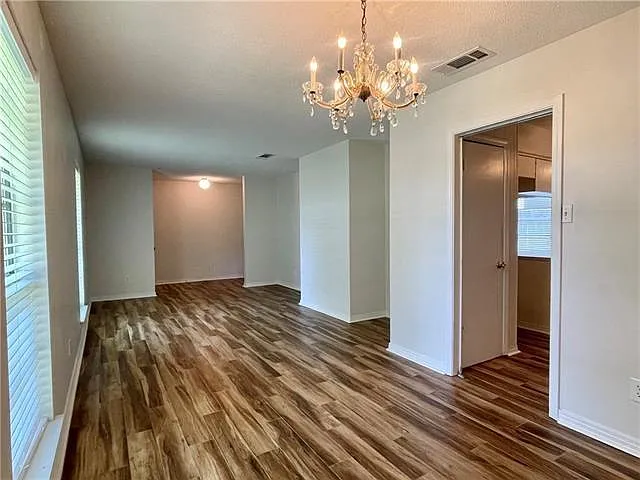 921 Ridgelake Dr — Photo 10